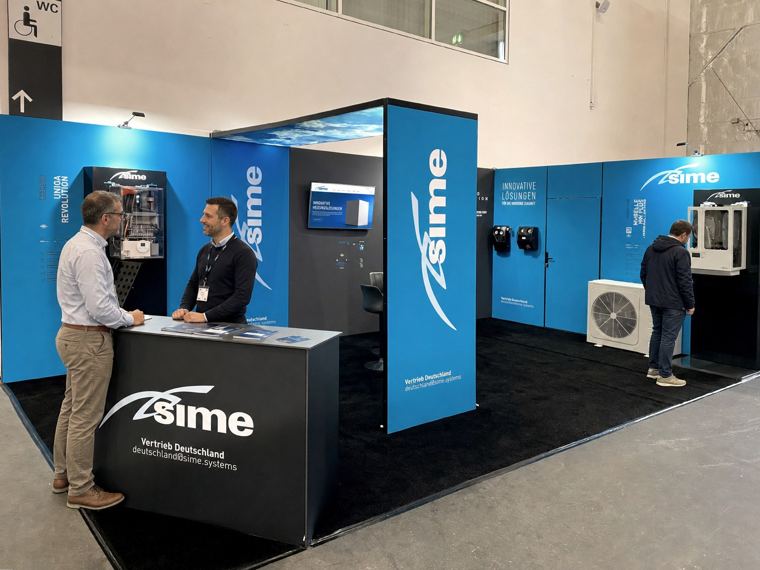 Stoisko SIME w systemie M50 z ladą i ekspozycją urządzeń